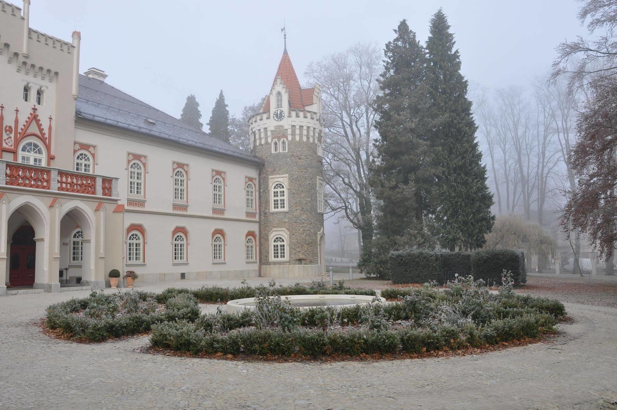 Chateau Herálec Boutique Hotel&Spa by L'Occitane Exterior foto